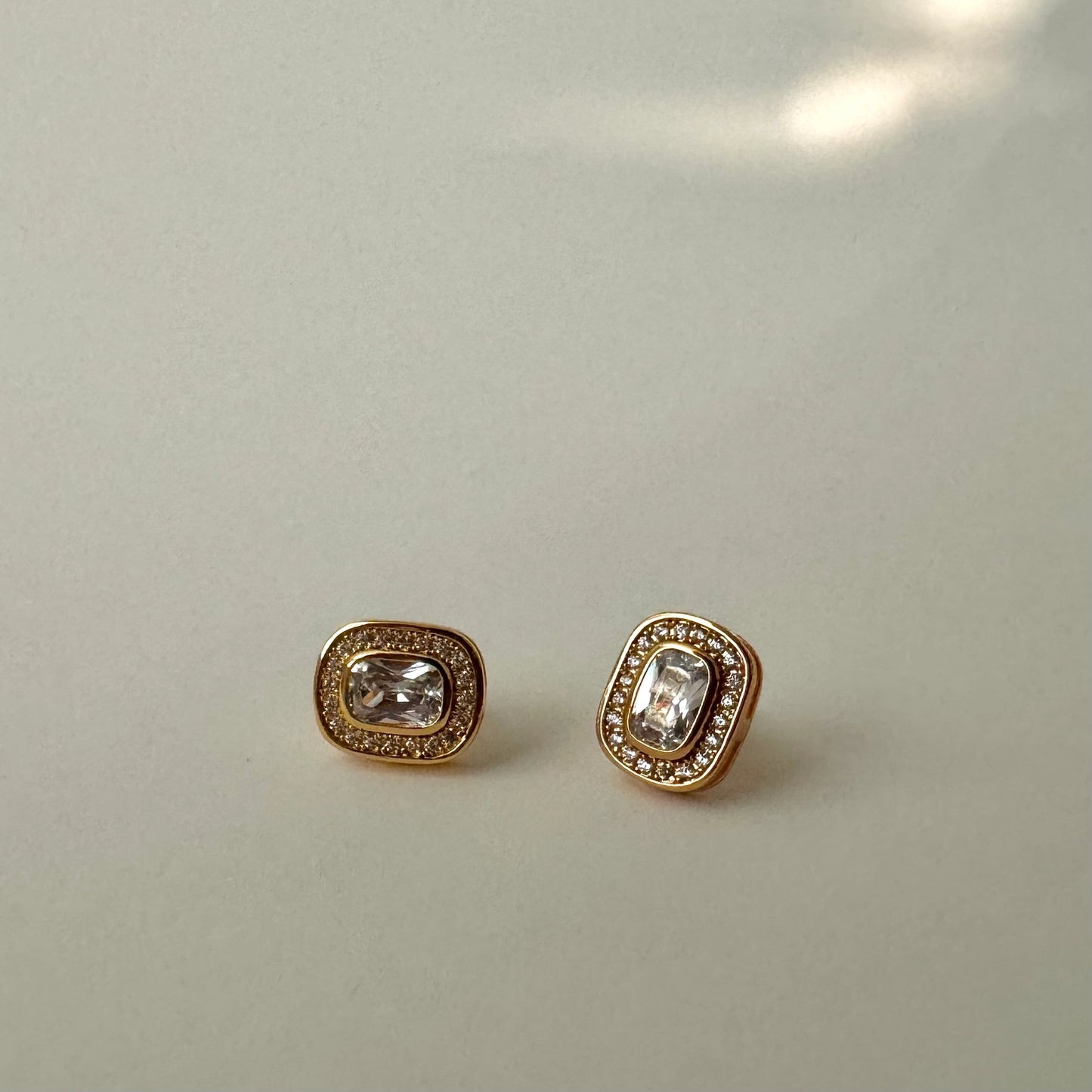 Zoyi Studs